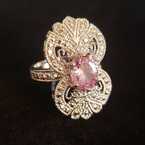 Very Pretty Vintage Silvertone Statement Ring with Light Purple Stone Sz… - Picture 3 of 8